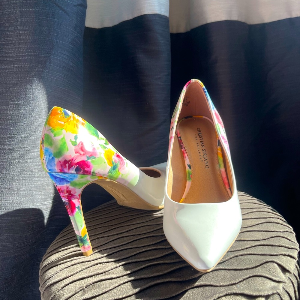 Christian Siriano size 7 heels white with flowers on the back